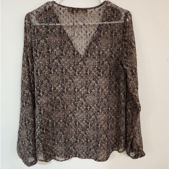 Outback red small top snake print animal print blouse with front pockets - Picture 2 of 8